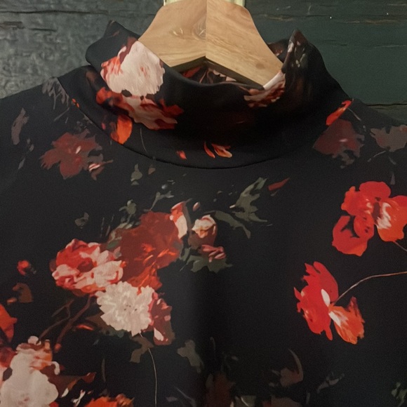Wilfred Floral Long Sleeved Turtleneck Top Size Small - Picture 11 of 15